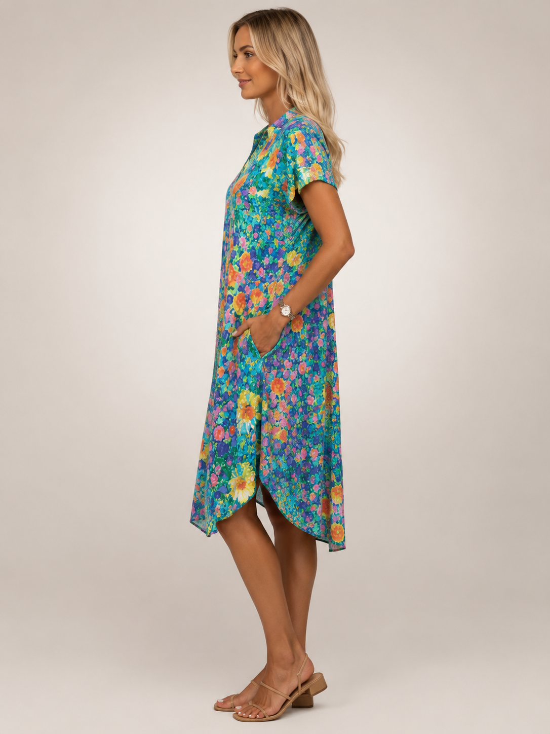 Klara | Abito mini a camicia floreale con scollo a V