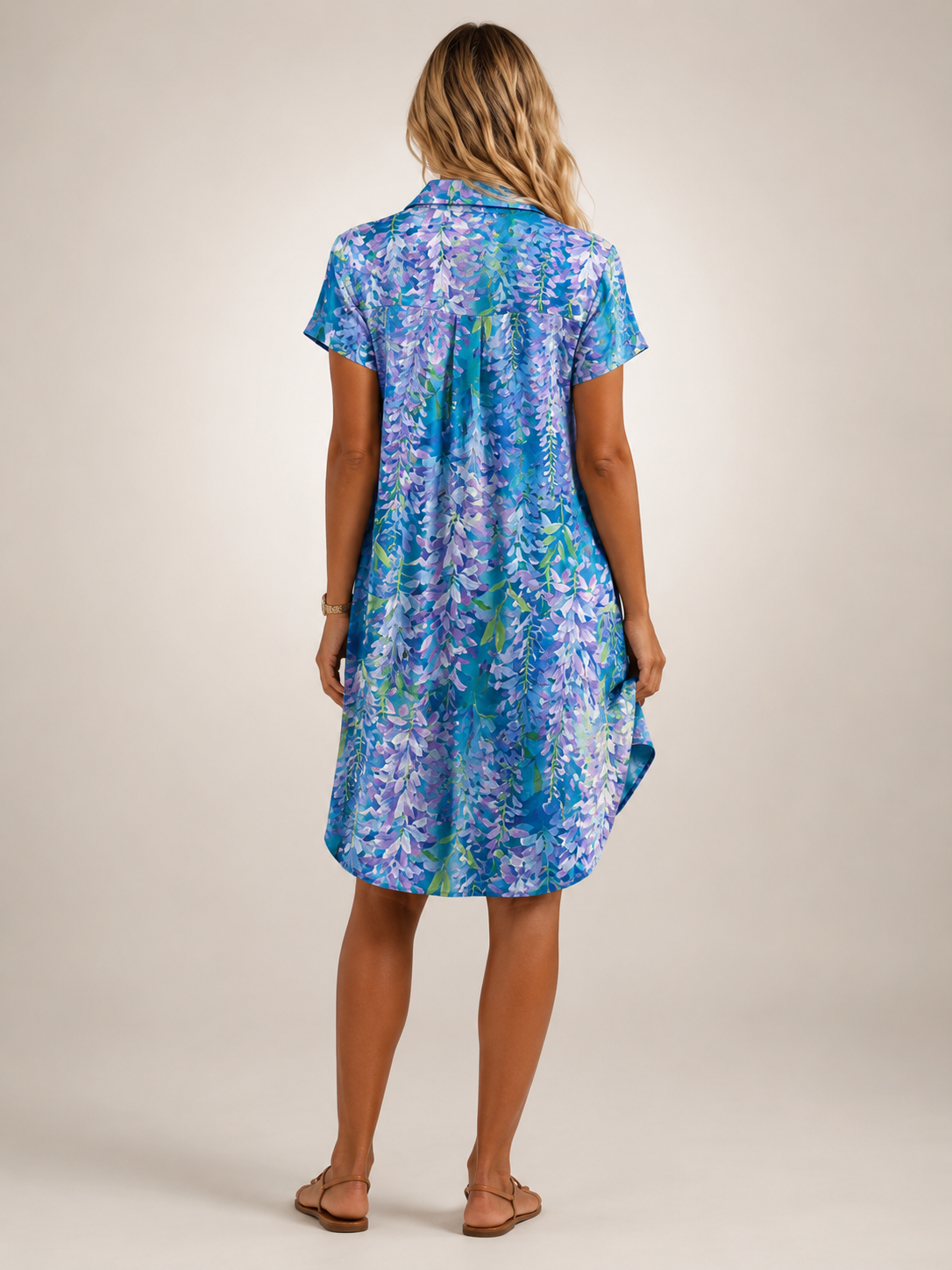 Klara | Abito mini a camicia floreale con scollo a V