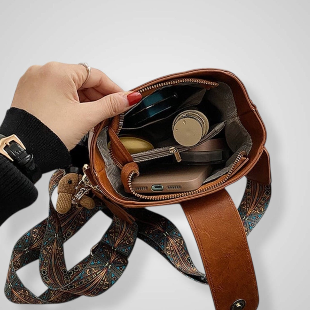 Uro | Retro Bag with Wide Adjustable Strap
