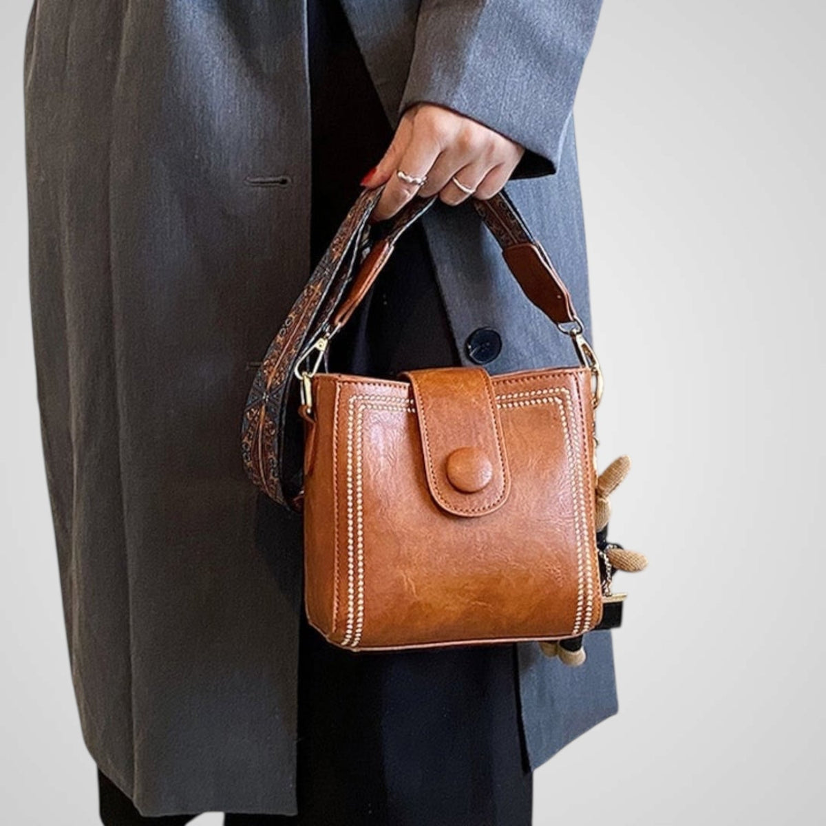 Uro | Retro Bag with Wide Adjustable Strap
