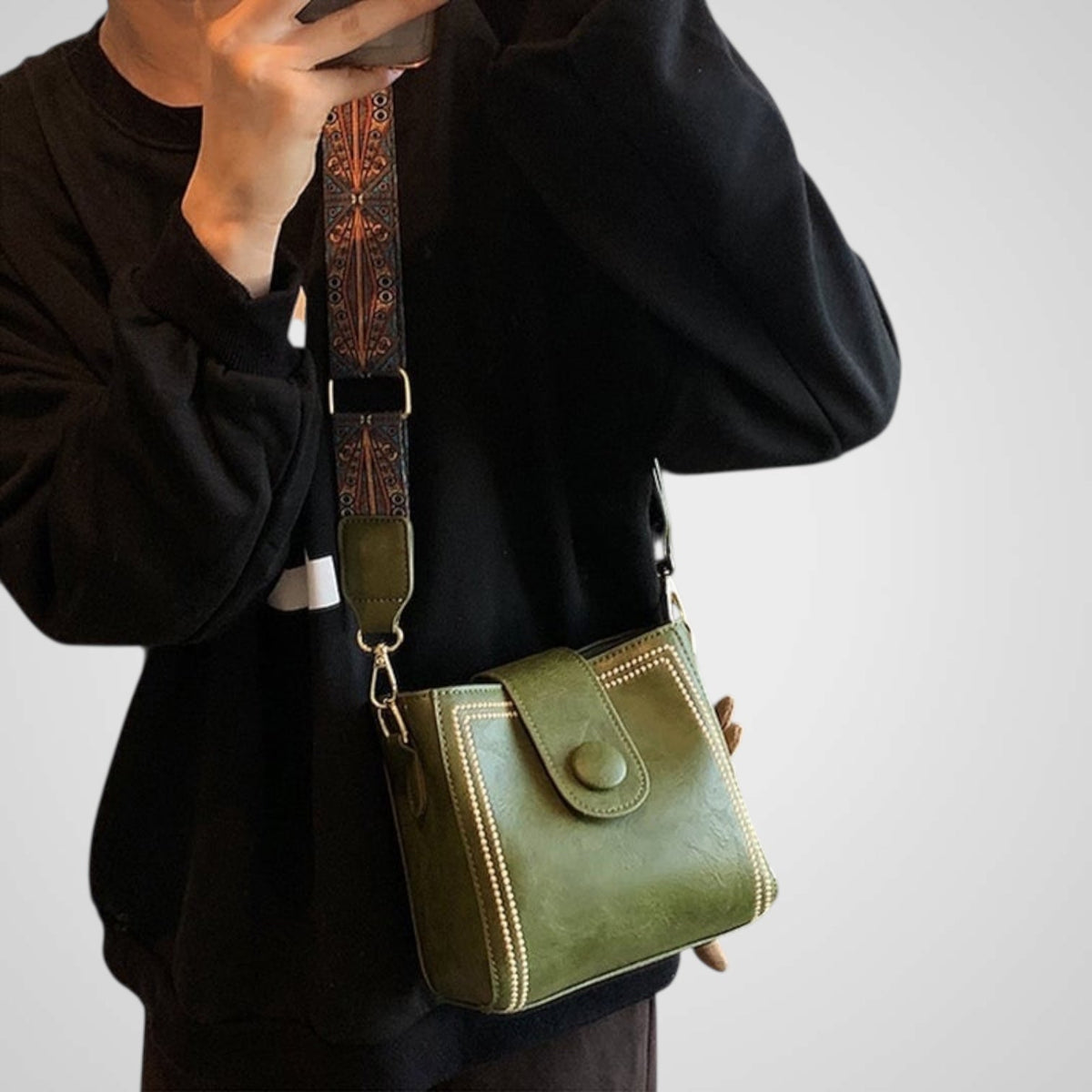 Uro | Retro Bag with Wide Adjustable Strap