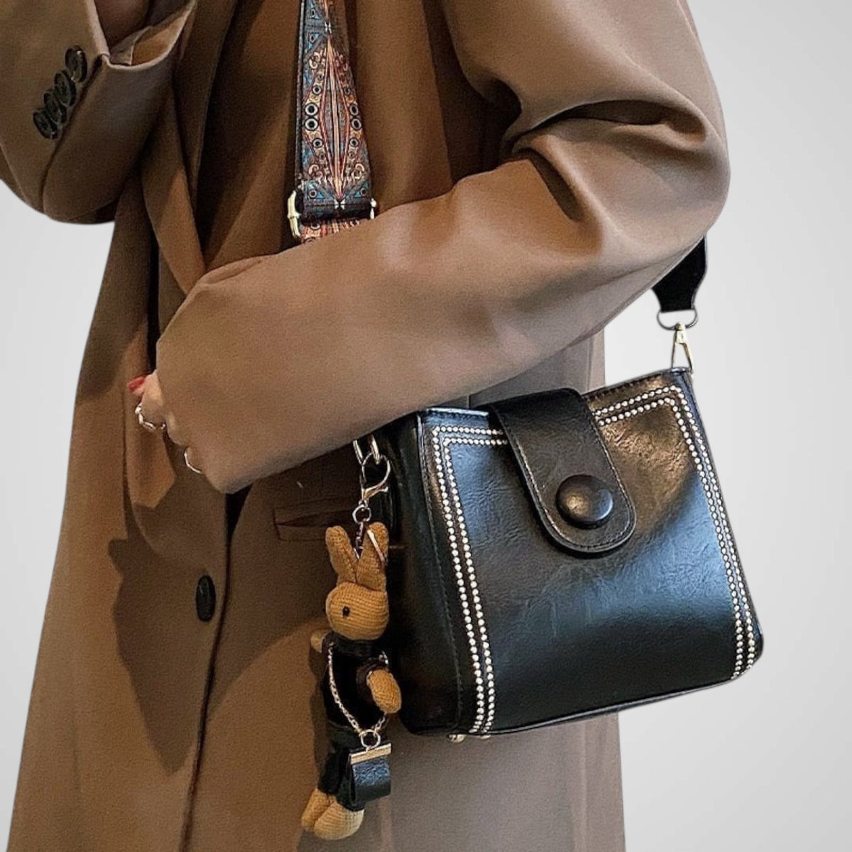 Uro | Retro Bag with Wide Adjustable Strap